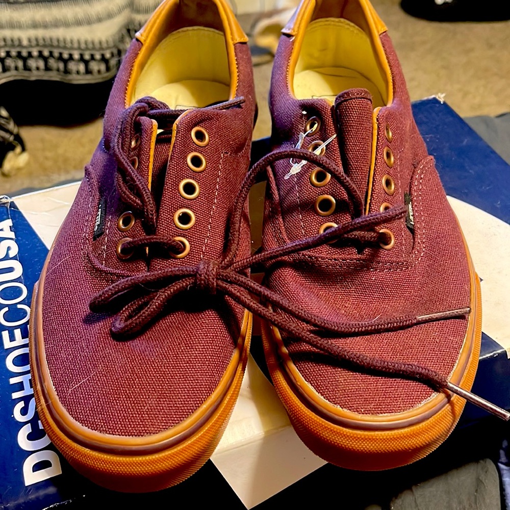Made for men or woman vans woman’s size 9 mens size 7.5